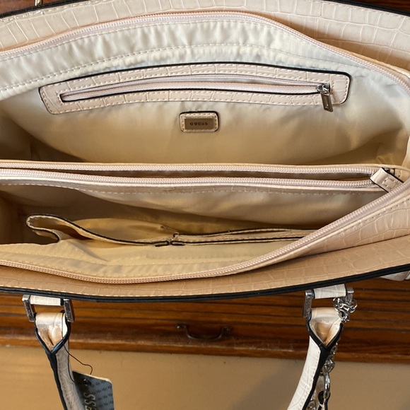 Guess Purse new with tag - Picture 3 of 8